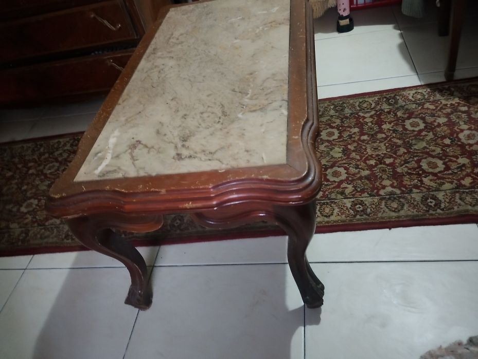 Vendo mesa muito bonita para sala