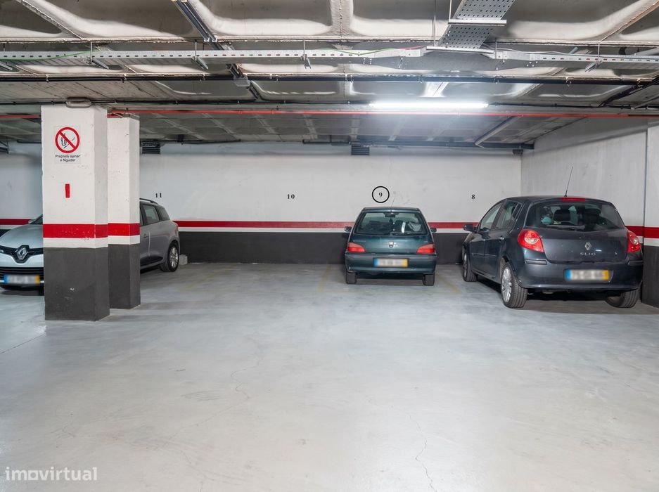 T2 com garagem, varanda e ar condicionado em Alhos Vedros