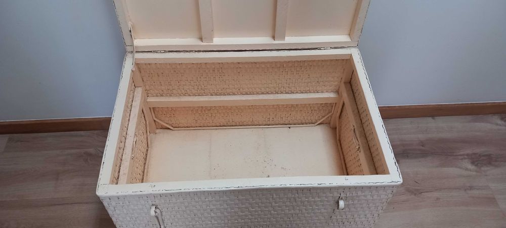 Bau em palhinha branco