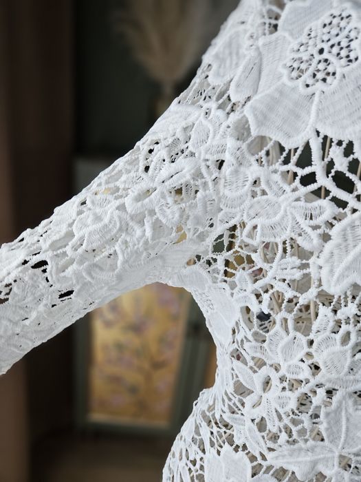 Biała koronkowa sukienka damska – letnia elegancja Made in Italy S/