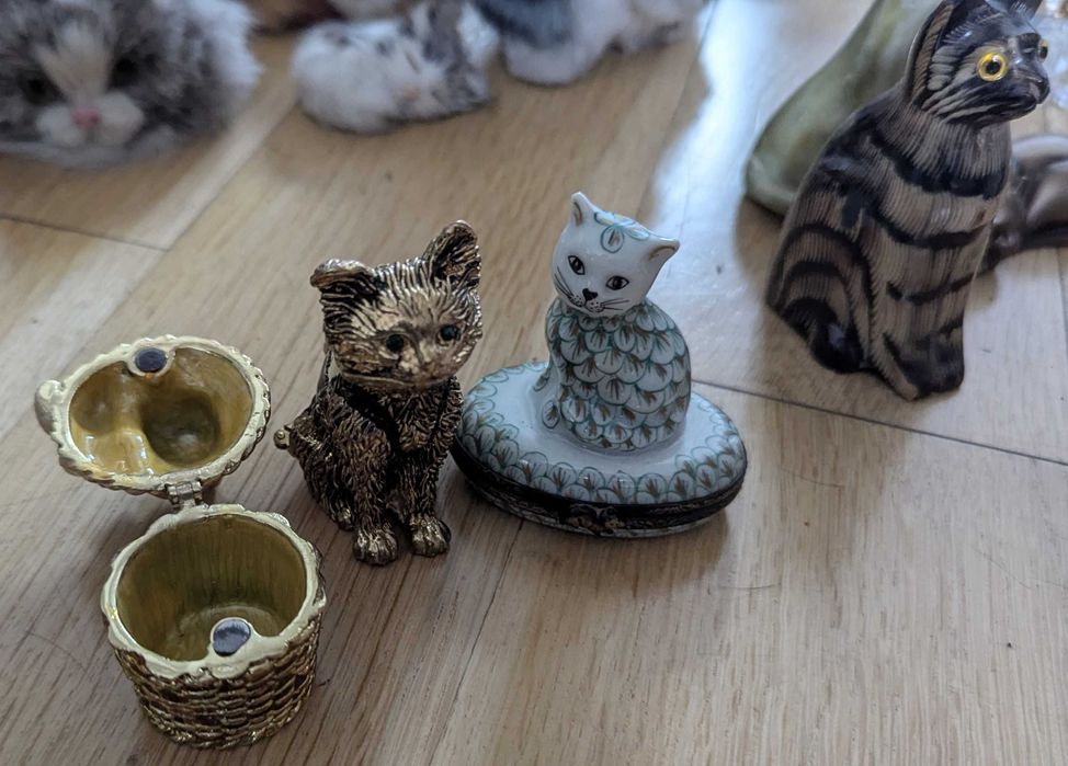 Figurki  kotów (porcelana, drewno, metal, plusz, kryształ)