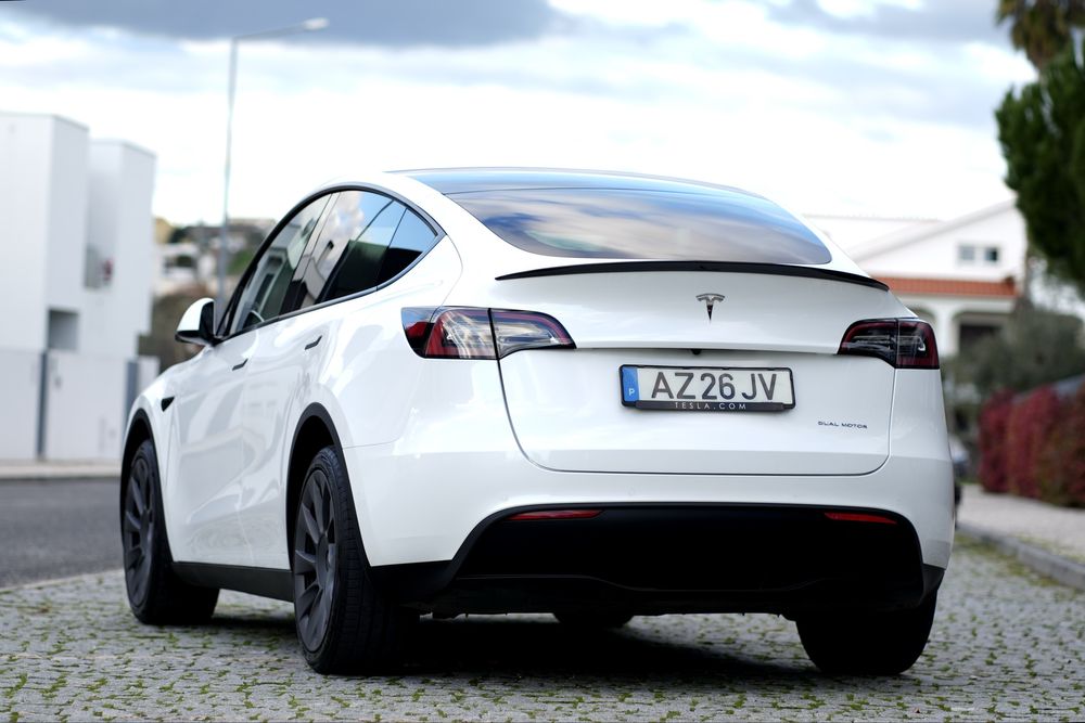 Tesla Model Y longe Range Dual Motor