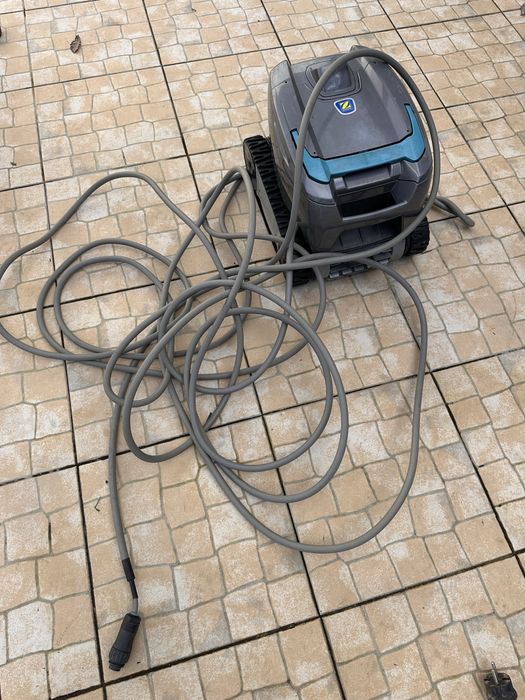 Robô Aspirador de Piscina Zodiac – Funcionando
