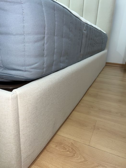 Cama com arrumação