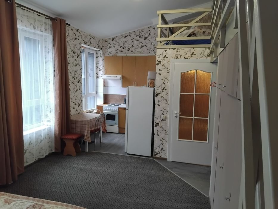 Продам 1 ком.кв,студио 28 +6кв.м.( своя)