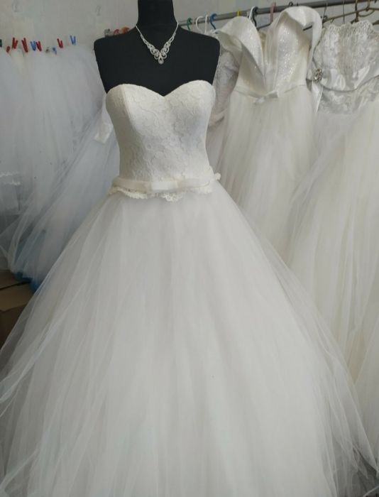 Весільна сукня 44-46 розмір S-М, колір молочний.  Свадебное платье