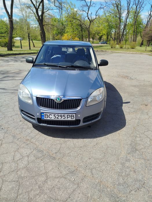 Шкода фабія офіційний автомобіль.