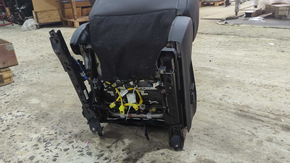 Передні сидіння з Subaru Outback 2020 (B16) Limited Xt Універсал