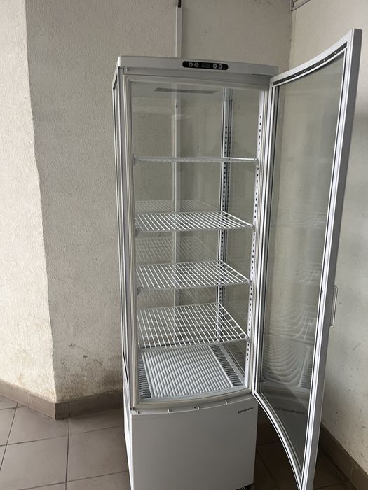 Холодильна Вітрина Десертна Кондитерська Обʼєм 235 літрів Німеччина