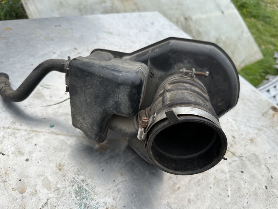 Патрубок повітряного фільтра Nissan Murano 3.5i 24v Z50 Мурано 9Y504