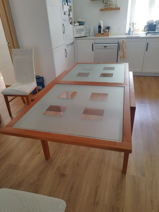 Mesa extensível de madeira maciça + vidro