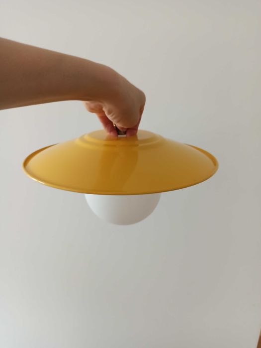 ściemnialna żarówka LED ZANGRA - szkło opalowe - 2700K - 4W - Ø 9,5 cm - 14,7 cm wysokość.