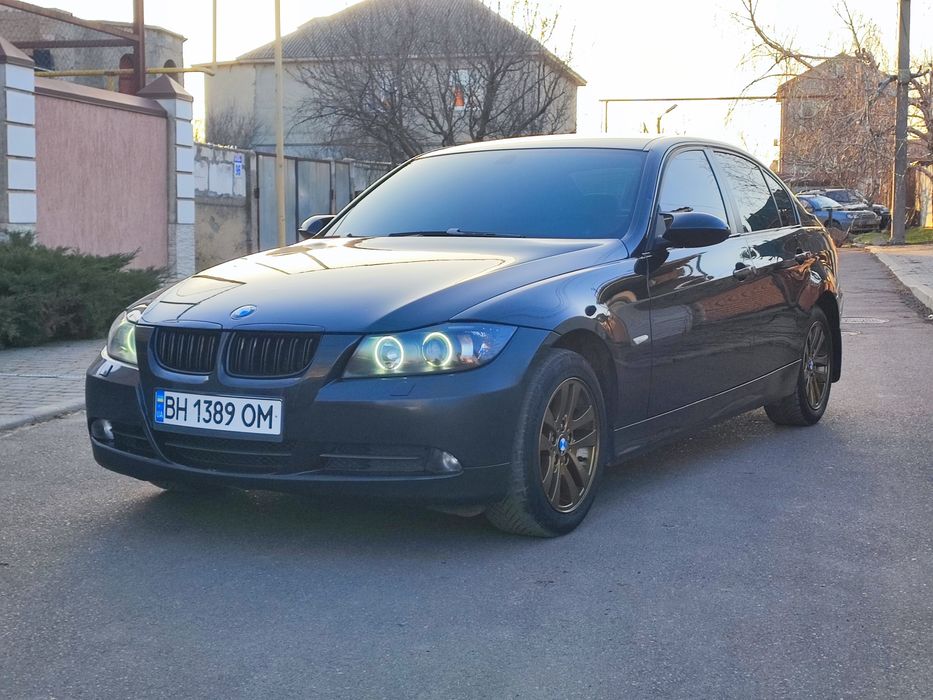 BMW E90 320 2006 року