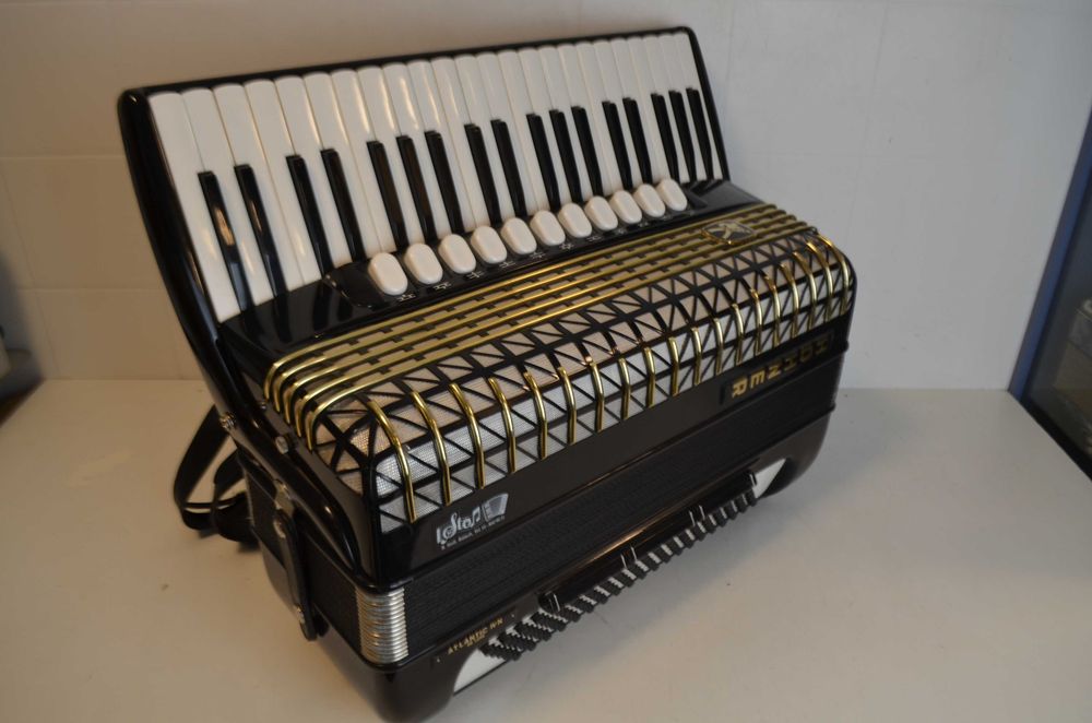 Acordeao Hohner Atlantik IV 4 Voz 120 Baixos, N 226