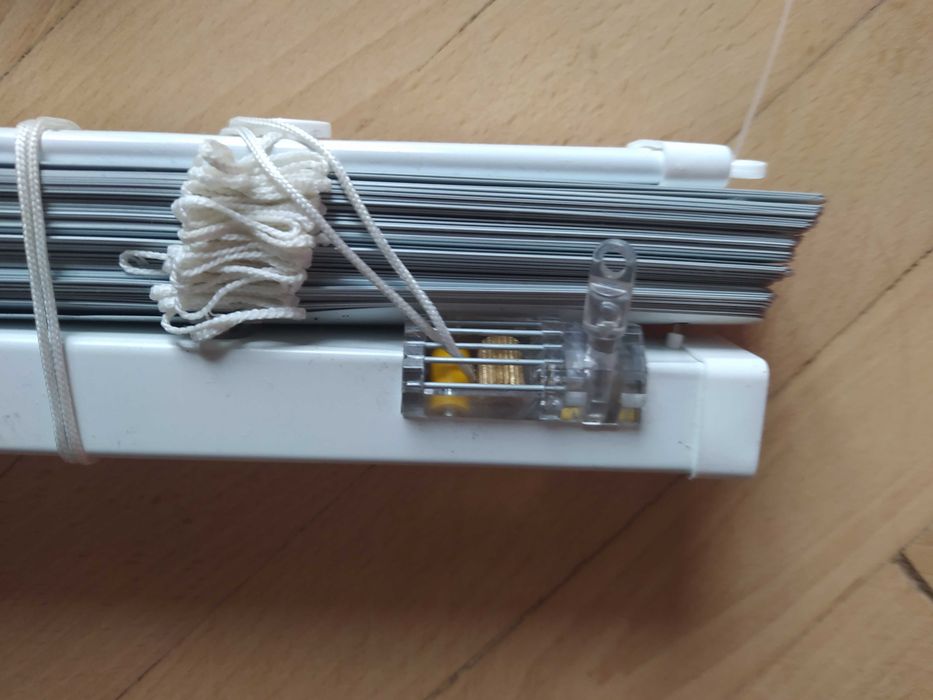 Żaluzje aluminiowe, wewnętrzne, białe
