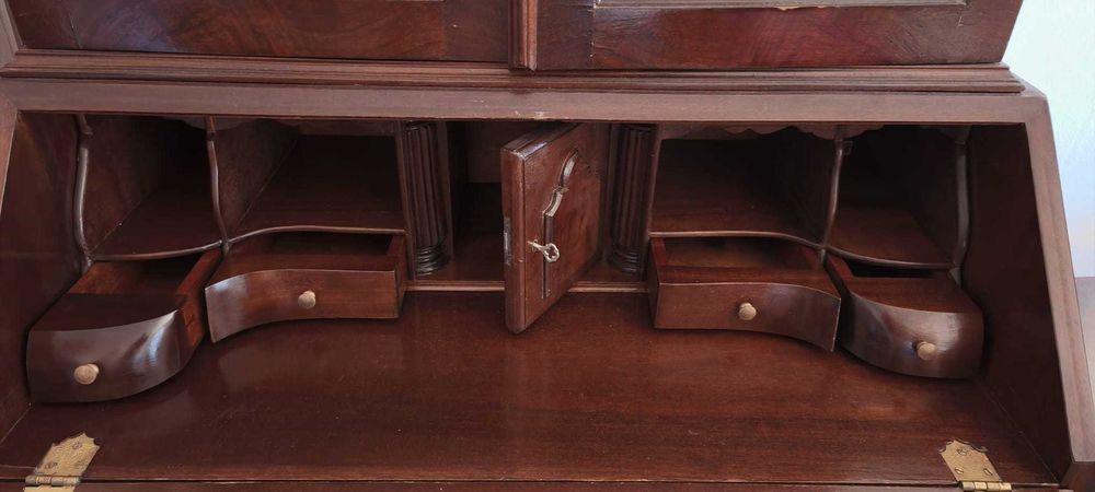 Escrivaninha com expositor