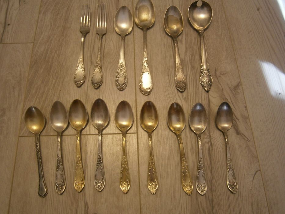 Мельхиоровые посеребренные ложки, вилки, ножи