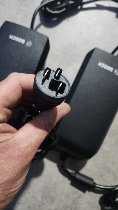 Ladowarka bosch 2A   rower elektryczny samochodowa