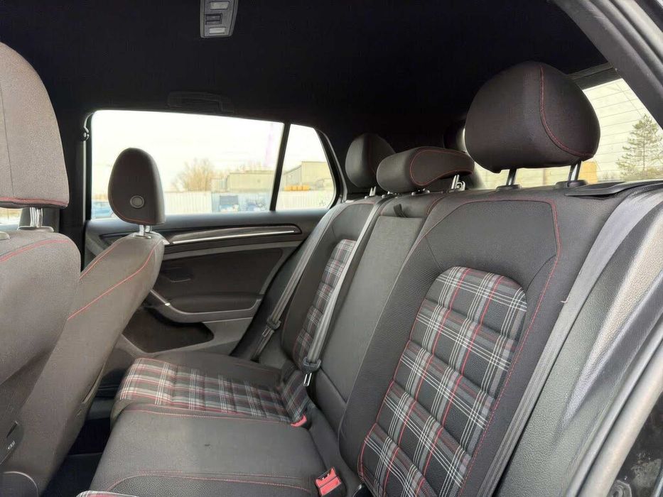 Volkswagen Golf GTI SE      2016