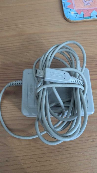 Oryginalna ładowarka Nintendo DSi / 2DS / 3DS — wersja japońska (100–120V) — WAP-002 (JPN)