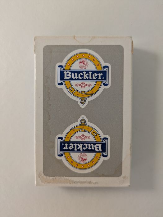 Baralho de cartas e porta-chaves Buckler