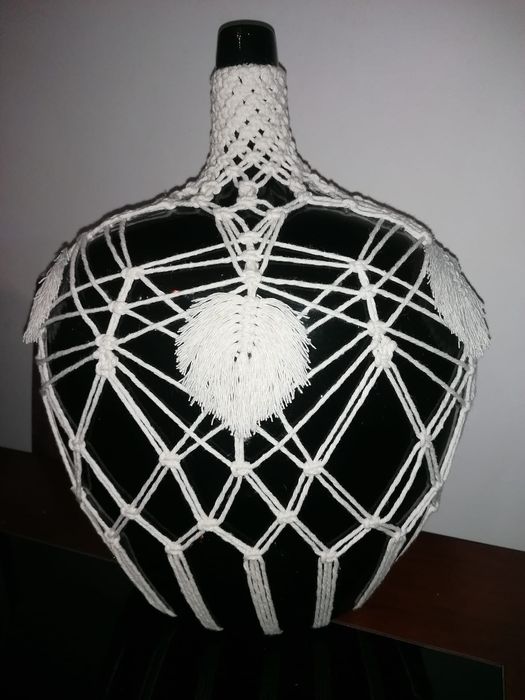 Trabalhos em cordel e macrame