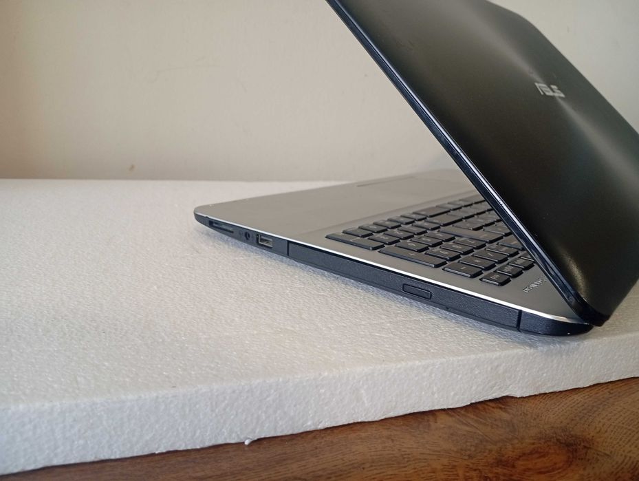 Asus X555L i5 5500U + INTEL HD 5500 + 8GB RAM + SSD