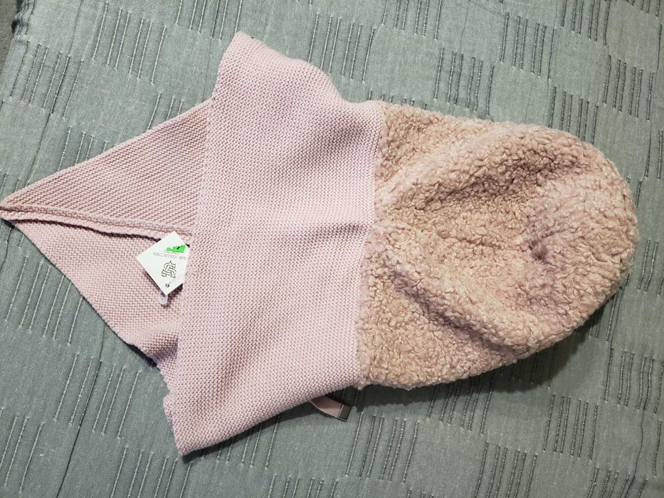 Капор жіночий трикотажний.