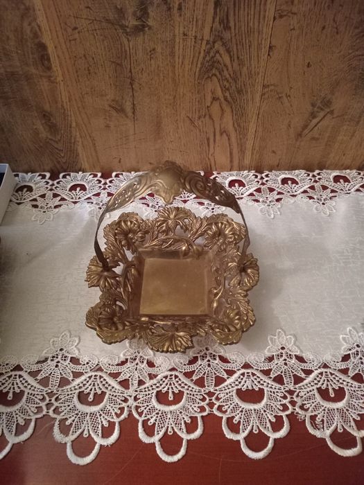 Продам конфетницу материал бронза