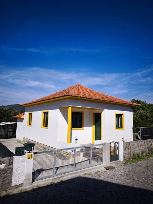 CASA T2 com garagem e jardim