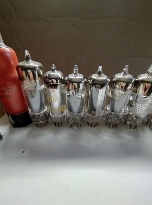 Lampy do różnych starych urządzeń elektronicznych