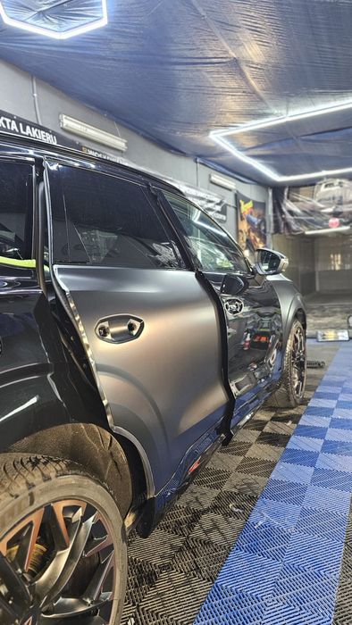 Detailing. Przyciemnianie szyb, polerowanie i pranie tapicerki