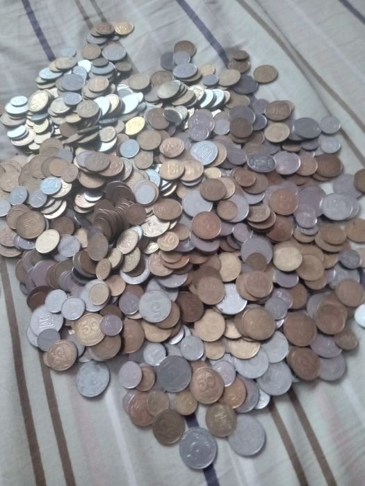 Продам монети України