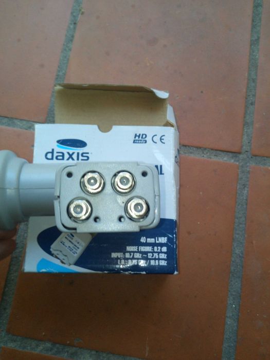 Cabeça satélite  quad lnb digital nova