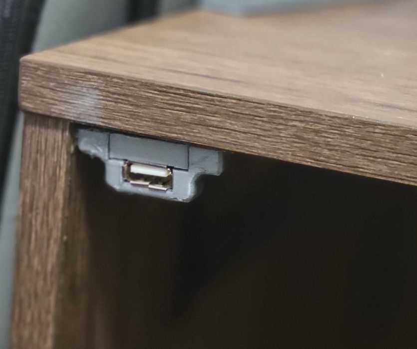 Mocowanie kabla USB