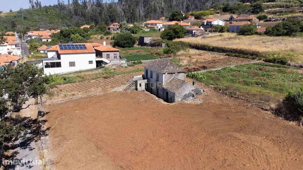Moradia em Ruína com 1.000 m² de Terreno | Maloeira, Calheta