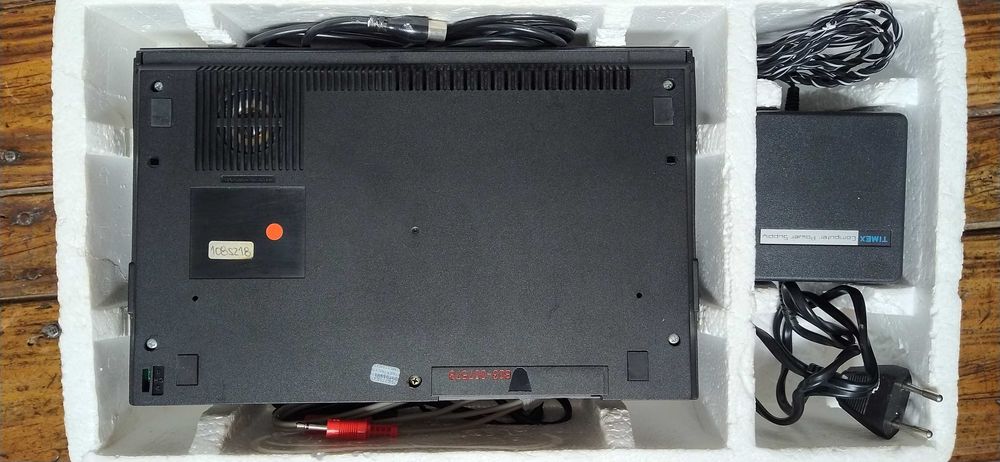 Computador TIMEX 2048 na caixa com todos os acessórios mais leitor gravador de cassetes