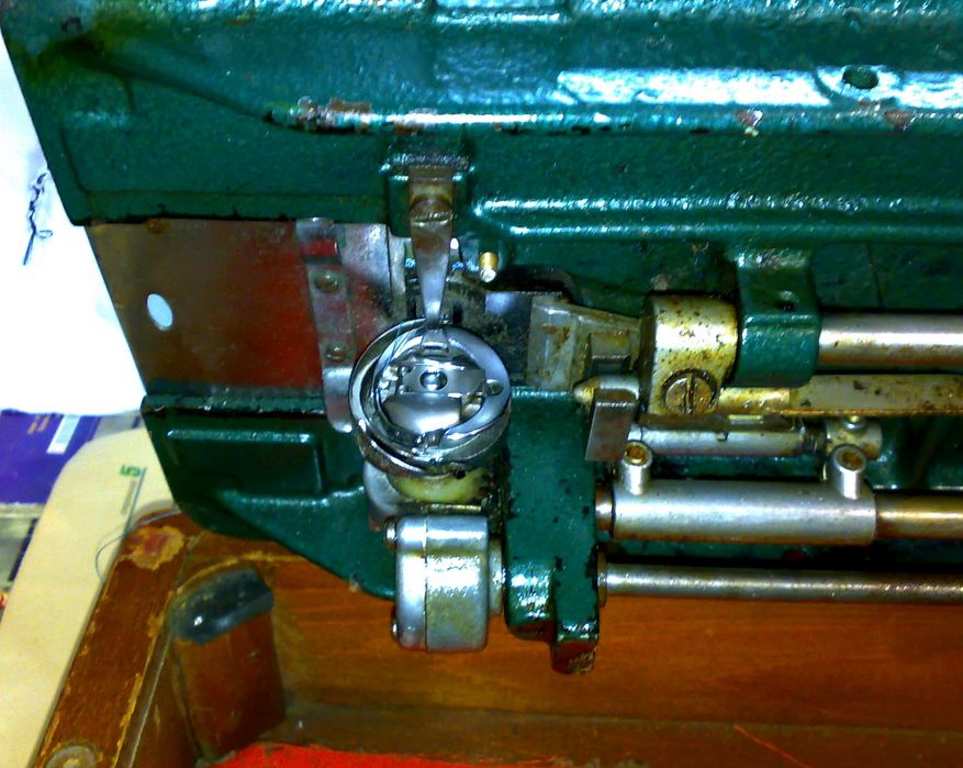 Швейная машина Naumann