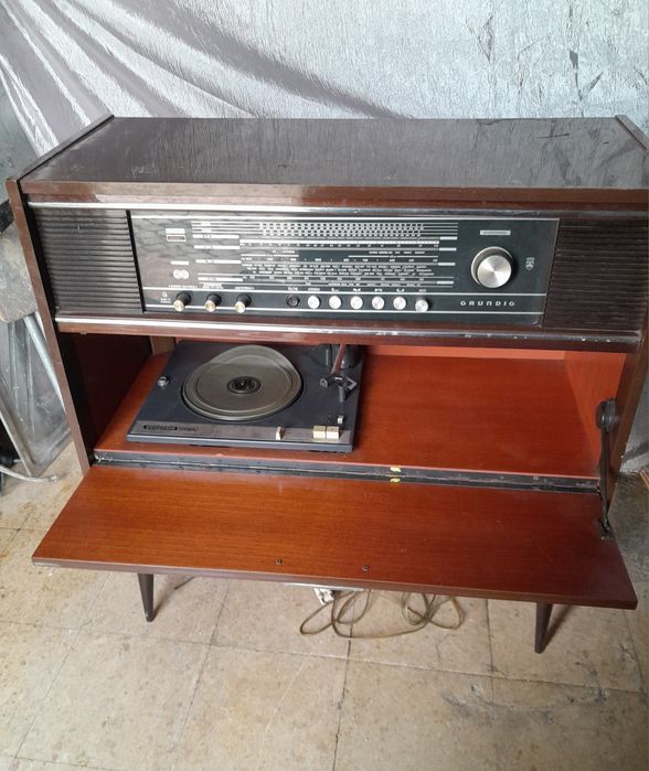 Rádio e giradiscos grundig
