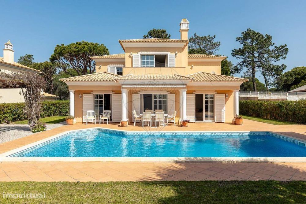 Moradia T4 para venda