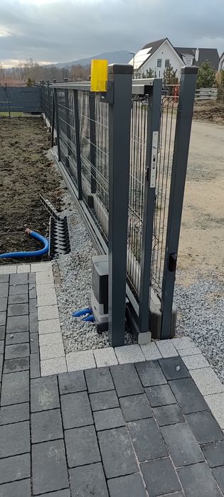 Naped bramy przesuwnej wraz z montażem