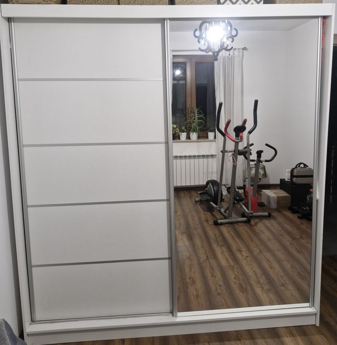 Szafa biała z lustrem