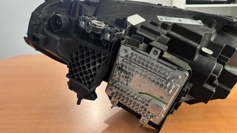 Farol BMW 2 Coupé/M2 2022+ Full LED Adaptativo Shadowline Direito