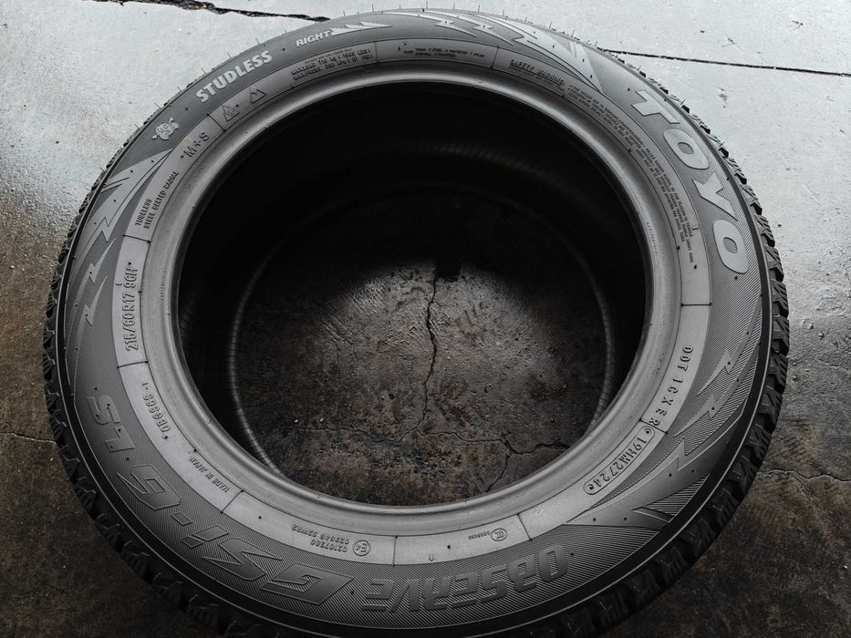 R17 215 60 шини зимові 24р Toyo Observe GSI-6LS як нові Японські