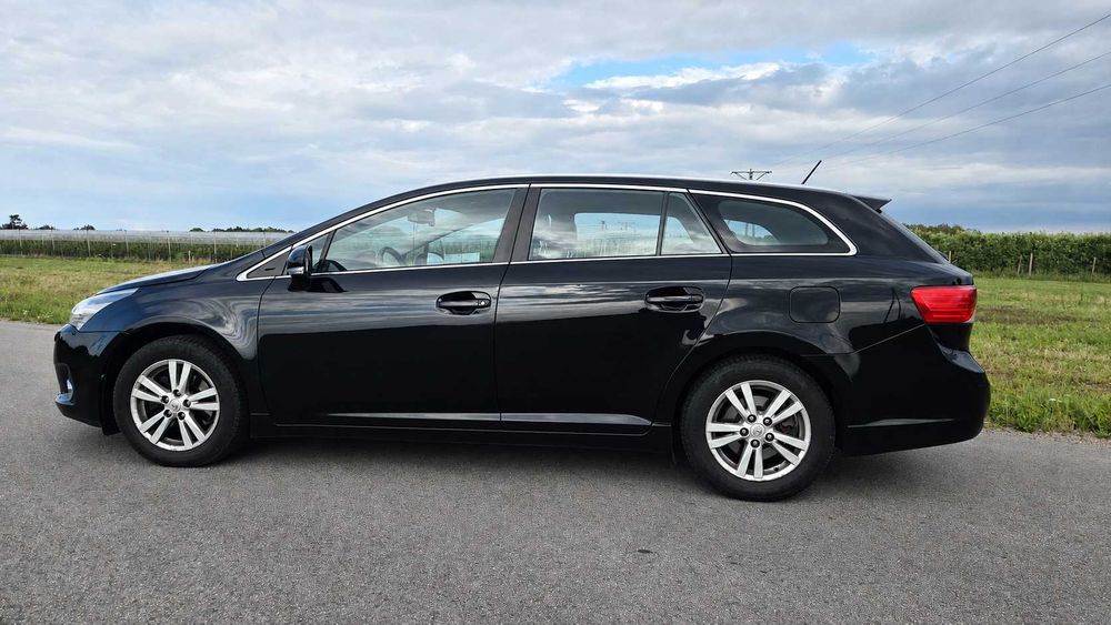 Toyota Avensis 2013 r. kombi 2.0 D-4D