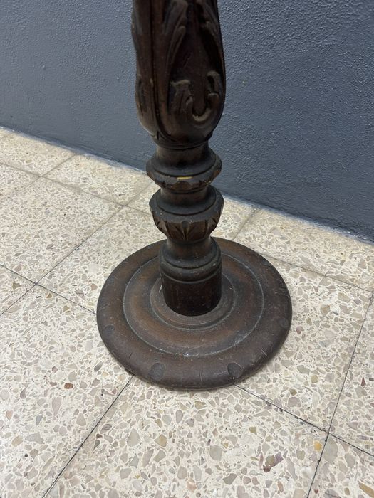 Coluna madeira trabalhada