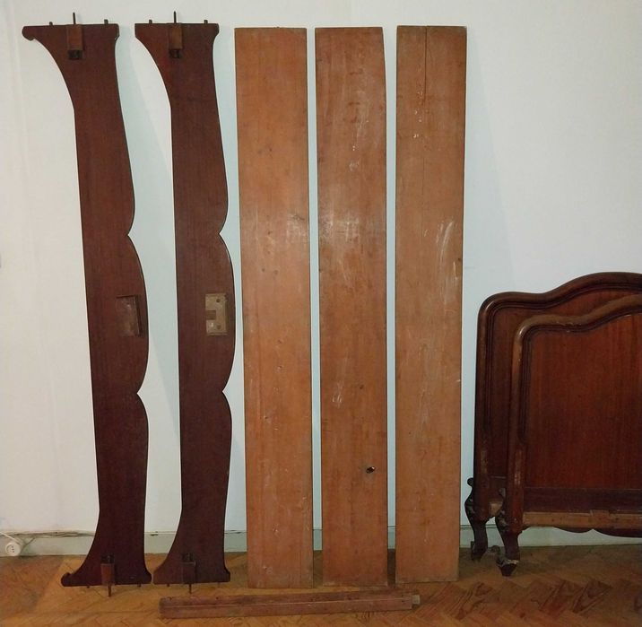 cama de solteiro, com quase 100 anos