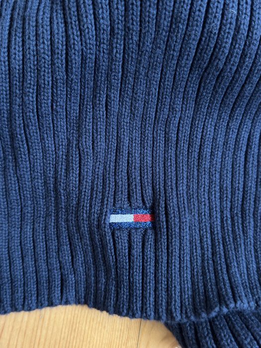 темно-синій ребристий шарф бренду Tommy Jeans