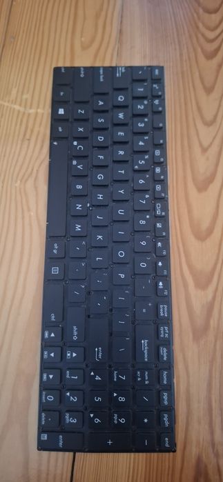 Klawiatura uszkodzona Asus X551C