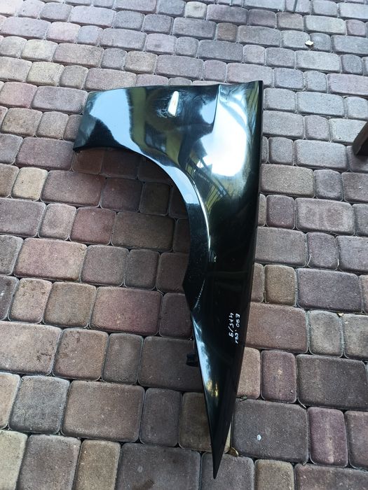 BMW E90 E91 błotnik prawy przód czarny kolor 475 Black saphirre